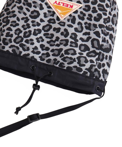 KELTY（ケルティ）の「【KELTY/ケルティ】デザインプリント 巾着　キンチャクショルダー/DP KINCHAKU SHOULDER（ショルダーバッグ・レディース・レオパード/ブラック/グレー/ベージュ/ブルー・FREE）」の9枚目の写真