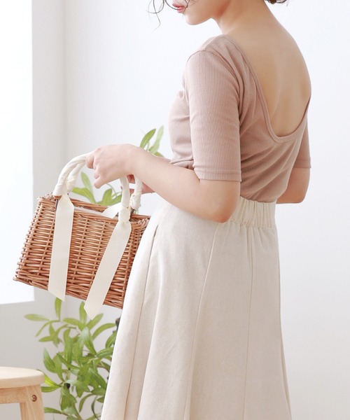 Isn't She?（イズントシー）の「バックオープンショートスリーブトップス（Tシャツ/カットソー・レディース・ブラウン/ブラック/ホワイト・FREE）」の6枚目の写真