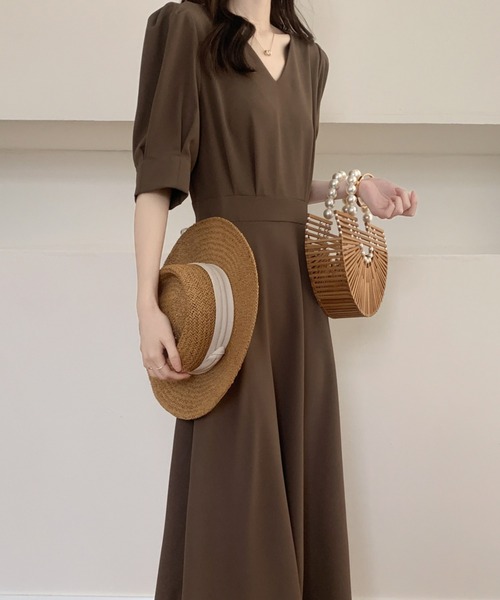 パフスリーブVネックフレアロングワンピース