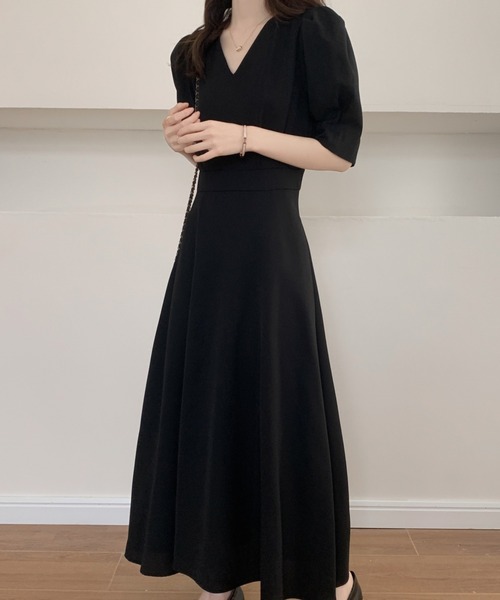 パフスリーブVネックフレアロングワンピース