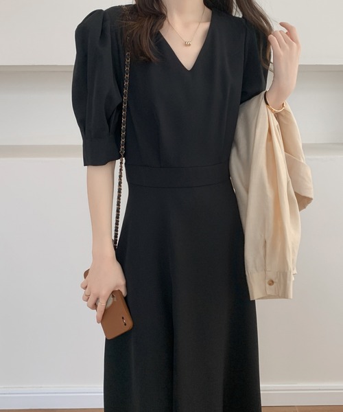 パフスリーブVネックフレアロングワンピース