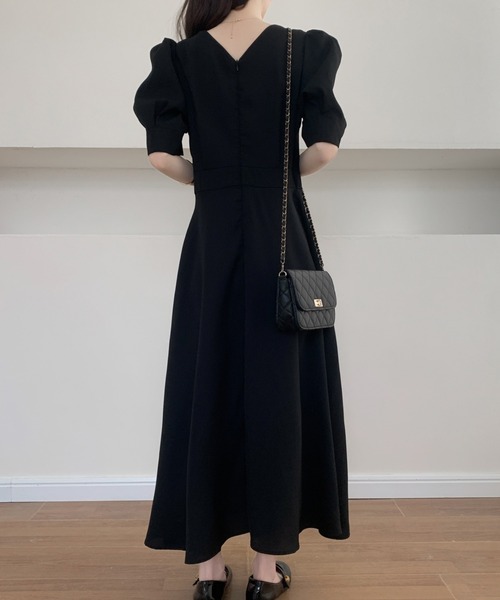 パフスリーブVネックフレアロングワンピース