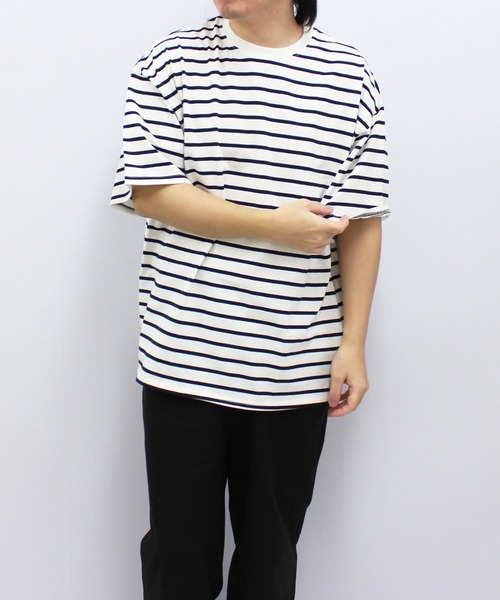 SHISKY（シスキー）の「ボーダーBIGシルエット 半袖T（Tシャツ/カットソー・メンズ・サックスブルー/ホワイト×グリーン/ホワイト×ブラック/グレー系その他/ネイビー系/ダークグリーン/オフホワイト/ホワイト×ネイビー/チャコール/グレー系その他2/ネイビー/ベージュ・M/L/XL）」の15枚目の写真