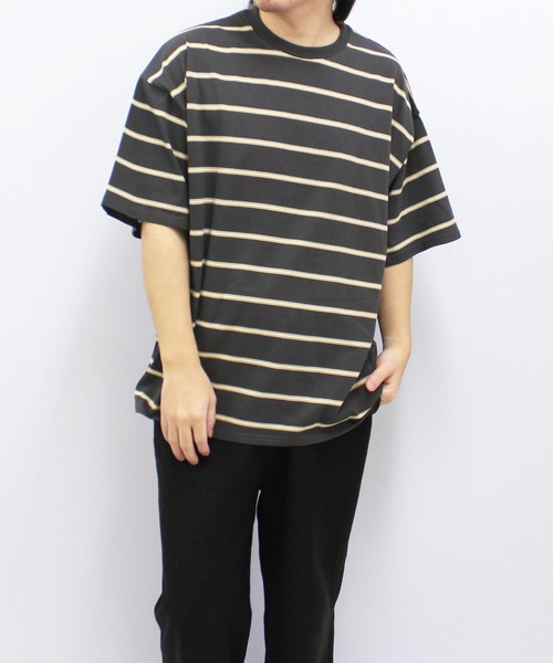 SHISKY（シスキー）の「ボーダーBIGシルエット 半袖T（Tシャツ/カットソー・メンズ・サックスブルー/ホワイト×グリーン/ホワイト×ブラック/グレー系その他/ネイビー系/ダークグリーン/オフホワイト/ホワイト×ネイビー/チャコール/グレー系その他2/ネイビー/ベージュ・M/L/XL）」の18枚目の写真