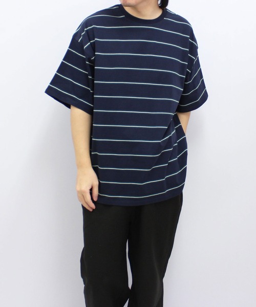 SHISKY（シスキー）の「ボーダーBIGシルエット 半袖T（Tシャツ/カットソー・メンズ・サックスブルー/ホワイト×グリーン/ホワイト×ブラック/グレー系その他/ネイビー系/ダークグリーン/オフホワイト/ホワイト×ネイビー/チャコール/グレー系その他2/ネイビー/ベージュ・M/L/XL）」の22枚目の写真