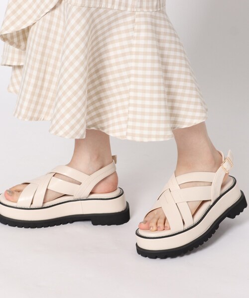 ESPERANZA(エスペランサ)の「グルカテイストトラックソール厚底サンダル(サンダル・レディース・グリーン/アイボリー/キャメル/ブラック・LL/L/S/M)」の14枚目の写真