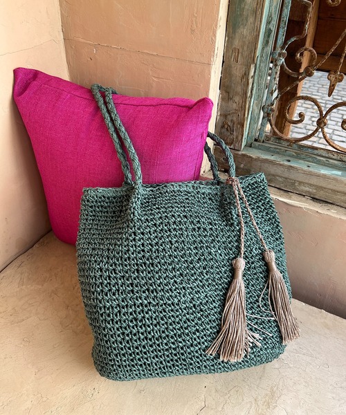 LBC（エルビーシー）の「タッセルペーパートート（かごバッグ・レディース・グレー/ベージュ/グリーン系その他/ブルー・FREE）」の3枚目の写真