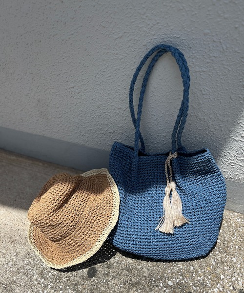 LBC（エルビーシー）の「タッセルペーパートート（かごバッグ・レディース・グレー/ベージュ/グリーン系その他/ブルー・FREE）」の4枚目の写真