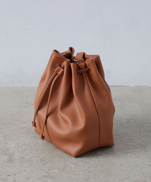 EFOLE（エフォル）の「Drowstorings shoulder bag / ドローストリング
