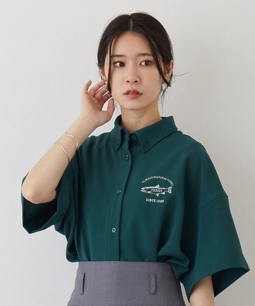 179/WG（イチナナキュウダブルジー）の「フィッシュ刺繍ビッグシャツ