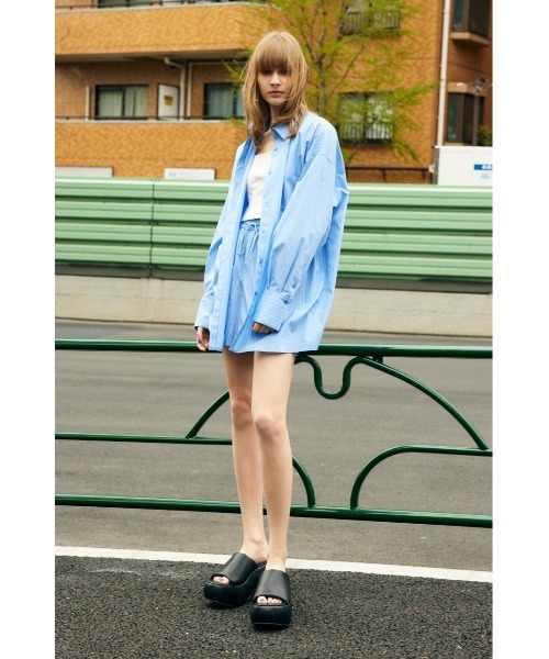 SLY（スライ）の「COTTON LIKE OVER SH コットンライク オーバーシャツ ビッグサイズ オーバーサイズ ストライプ 無地 セットアップ（シャツ/ブラウス・レディース・ライトイエロー/マルチ/ホワイト・FREE）」の8枚目の写真