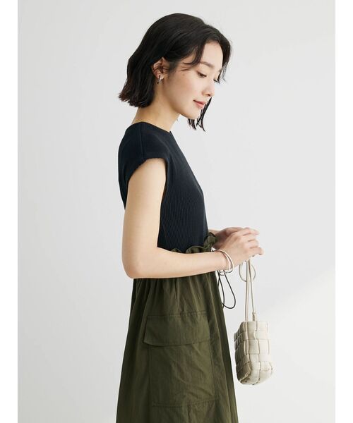 ELENCARE DUE（エレンカーレデュエ）の「・ELENCARE　DUE　リブキリカエワンピ（ワンピース・レディース・グレイッシュベージュ/チャコールグレー/ブラック・FREE）」の6枚目の写真