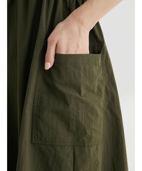 ELENCARE DUE（エレンカーレデュエ）の「・ELENCARE　DUE　リブキリカエワンピ（ワンピース・レディース・グレイッシュベージュ/チャコールグレー/ブラック・FREE）」の11枚目の写真