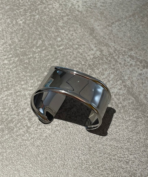 kutir(クティール)の「kutirlune/メタルワイドバングル(バングル/リストバンド・レディース・シルバー/ゴールド・FREE)」の8枚目の写真