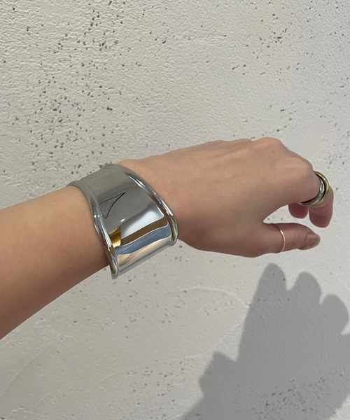 kutir(クティール)の「kutirlune/メタルワイドバングル(バングル/リストバンド・レディース・シルバー/ゴールド・FREE)」の9枚目の写真