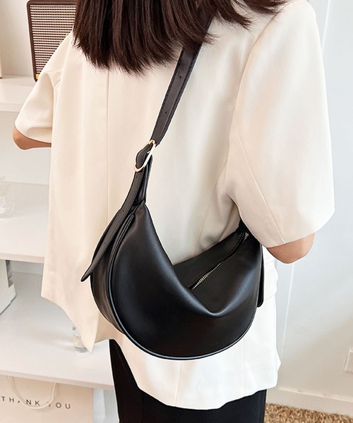 florist（フローリスト）の「【2WAY】【軽量/ユニセックス】サイドベルトデザインの半月型レザーショルダーバッグ/ハンドバッグ/メッセンジャーバッグ（ショルダーバッグ・レディース・モカ/ホワイト系1/レモンイエロー/ホワイト系2/ライム/ブラック/ホワイト系3・FREE）」の13枚目の写真