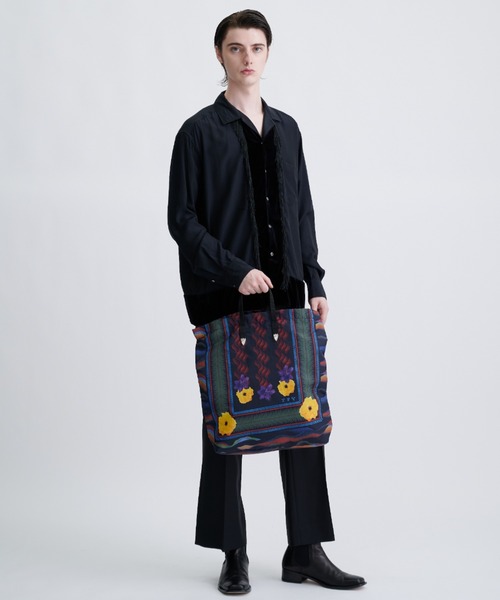 TOGA VIRILIS(トーガ ビリリース)の「Print tote bag(トートバッグ・メンズ・ネイビー・FREE)」の2枚目の写真
