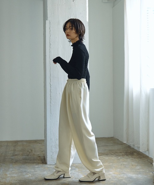 abor o-t-l(アボアオーティーエル)の「リンクルタートルネックトップス(Tシャツ/カットソー・レディース・クリーム/ブラック・FREE)」の4枚目の写真