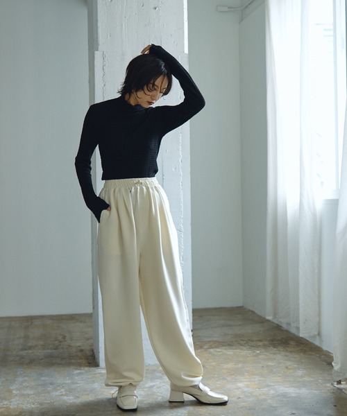 abor o-t-l(アボアオーティーエル)の「リンクルタートルネックトップス(Tシャツ/カットソー・レディース・クリーム/ブラック・FREE)」の5枚目の写真
