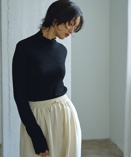 abor o-t-l(アボアオーティーエル)の「リンクルタートルネックトップス(Tシャツ/カットソー・レディース・クリーム/ブラック・FREE)」の6枚目の写真
