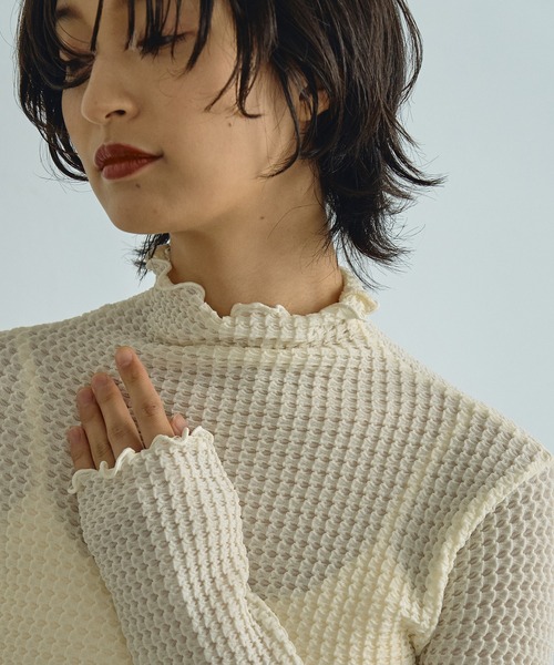 abor o-t-l(アボアオーティーエル)の「リンクルタートルネックトップス(Tシャツ/カットソー・レディース・クリーム/ブラック・FREE)」の16枚目の写真
