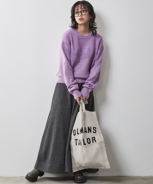 CHIC STYLE（シックスタイル）の「＜大きいサイズ＞ロゴ刺しゅうショート丈ニットプルオーバー シックスタイル（ニット/セーター・レディース・ブラック/パープル系・L/LL/3L/4L/5L）」の7枚目の写真