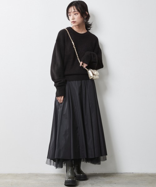 CHIC STYLE（シックスタイル）の「＜大きいサイズ＞ロゴ刺しゅうショート丈ニットプルオーバー シックスタイル（ニット/セーター・レディース・ブラック/パープル系・L/LL/3L/4L/5L）」の9枚目の写真