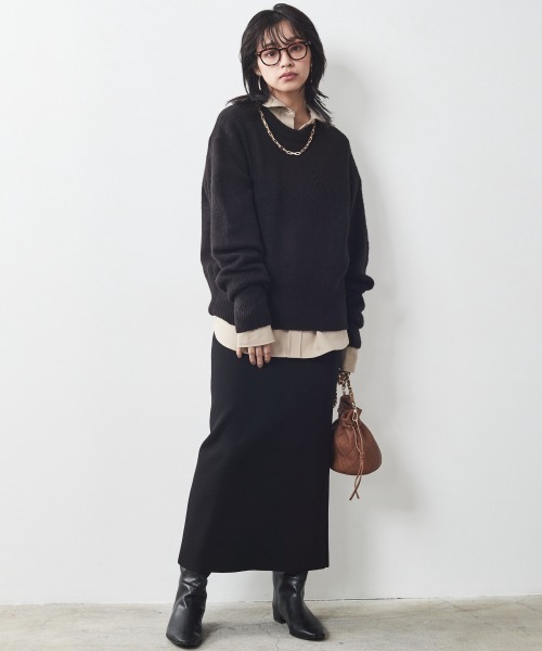 CHIC STYLE（シックスタイル）の「＜大きいサイズ＞ロゴ刺しゅうショート丈ニットプルオーバー シックスタイル（ニット/セーター・レディース・ブラック/パープル系・L/LL/3L/4L/5L）」の13枚目の写真