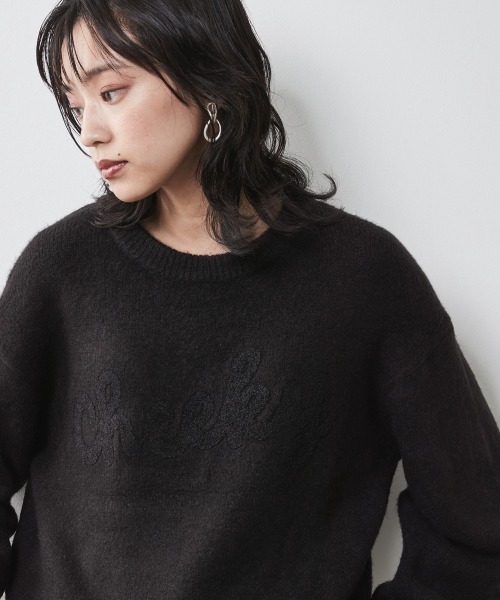 CHIC STYLE（シックスタイル）の「＜大きいサイズ＞ロゴ刺しゅうショート丈ニットプルオーバー シックスタイル（ニット/セーター・レディース・ブラック/パープル系・L/LL/3L/4L/5L）」の6枚目の写真