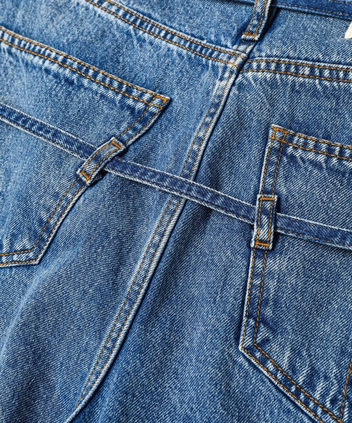 JACQUEMUS(ジャックムス)の「BELTED DENIM PA LE DE NIMES CARACO(デニムパンツ・レディース・ブルー・24/25)」の11枚目の写真