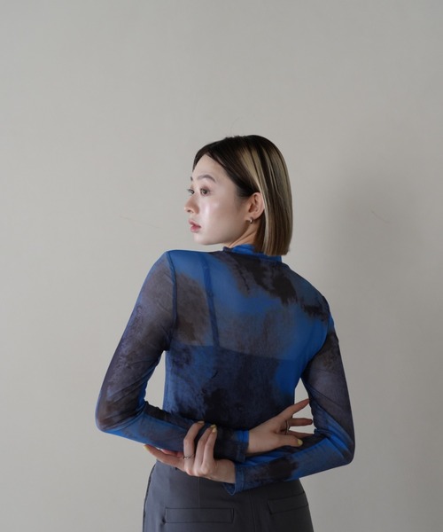 VIVIENNE TAM】総柄シースルーハイネックトップス ハイネック シアー