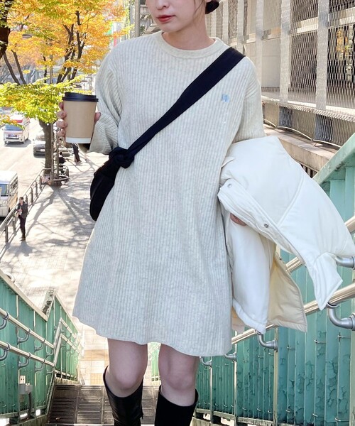 fredy emue(フレディエミュ)の「FR刺繍チュニックワンピース(ワンピース・レディース・チャコールグレー/アイボリー/サックスブルー・38)」の6枚目の写真