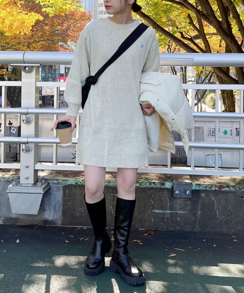 fredy emue(フレディエミュ)の「FR刺繍チュニックワンピース(ワンピース・レディース・チャコールグレー/アイボリー/サックスブルー・38)」の10枚目の写真