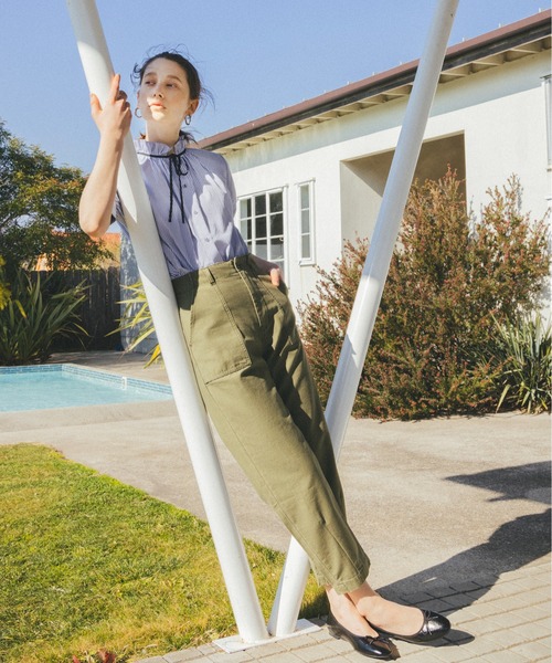 N.（N. Natural Beauty Basic）（エヌエヌナチュラルビューティーベーシック）の「【S Size Line】◆カーブカーゴパンツ（カーゴパンツ・レディース・オフホワイト/カーキ・SMALL/MEDIUM）」の2枚目の写真