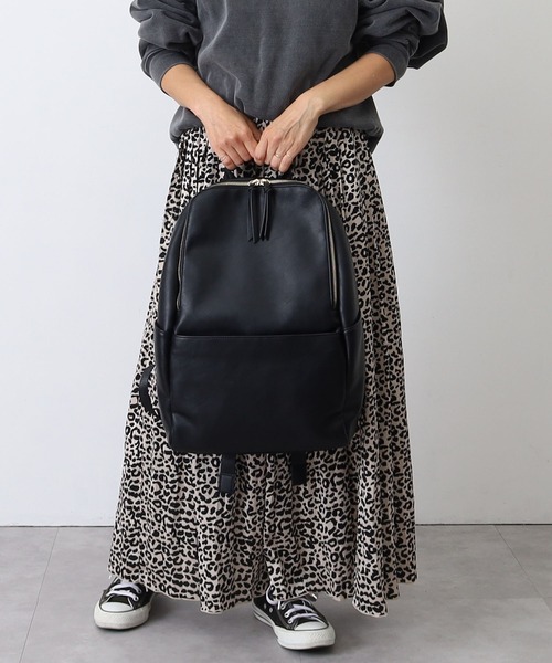 COOCO（クーコ）の「フェイクレザーラウンドファスナーリュックサック/A４・１３inPC対応（バックパック/リュック・レディース・キャメル/ブラック/グレー・9）」の9枚目の写真