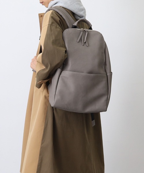 COOCO（クーコ）の「フェイクレザーラウンドファスナーリュックサック/A４・１３inPC対応（バックパック/リュック・レディース・キャメル/ブラック/グレー・9）」の15枚目の写真