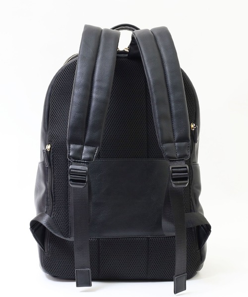 COOCO（クーコ）の「フェイクレザーラウンドファスナーリュックサック/A４・１３inPC対応（バックパック/リュック・レディース・キャメル/ブラック/グレー・9）」の6枚目の写真