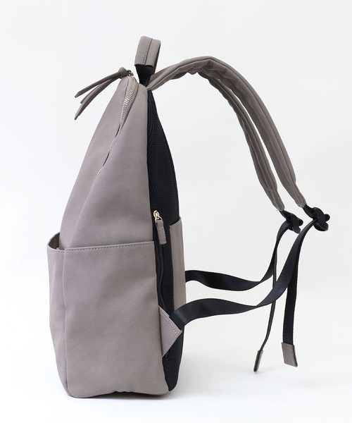 COOCO（クーコ）の「フェイクレザーラウンドファスナーリュックサック/A４・１３inPC対応（バックパック/リュック・レディース・キャメル/ブラック/グレー・9）」の11枚目の写真