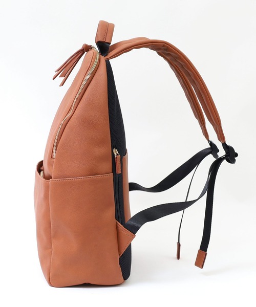 COOCO（クーコ）の「フェイクレザーラウンドファスナーリュックサック/A４・１３inPC対応（バックパック/リュック・レディース・キャメル/ブラック/グレー・9）」の19枚目の写真