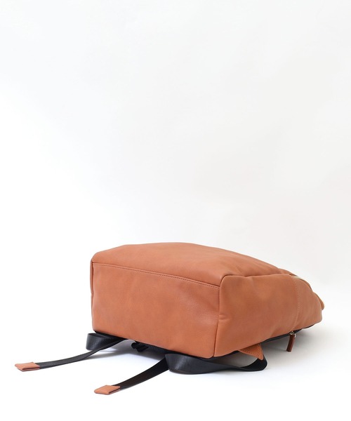 COOCO（クーコ）の「フェイクレザーラウンドファスナーリュックサック/A４・１３inPC対応（バックパック/リュック・レディース・キャメル/ブラック/グレー・9）」の21枚目の写真