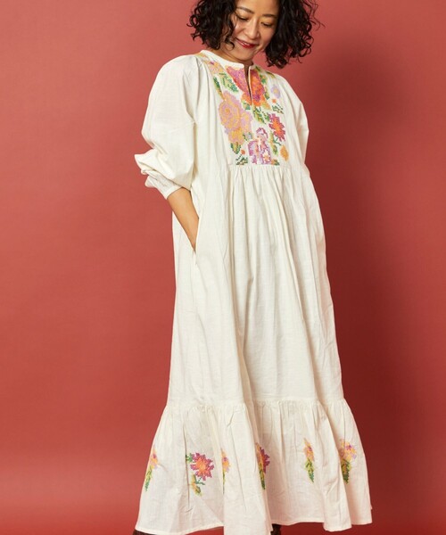 Freada(フリーダ)の「Freada/フリーダ ボタニカル柄クロスステッチワンピース(ワンピース・レディース・ホワイト/ブラック・ONE SIZE)」の11枚目の写真