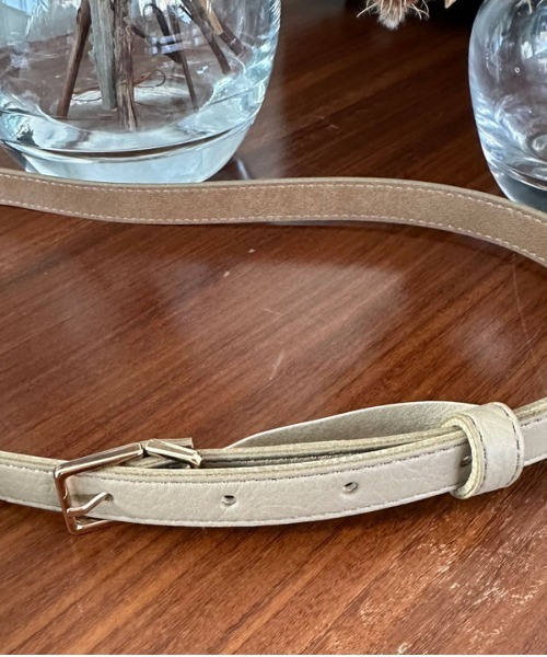 Doux archives（ドゥアルシーヴ）の「スクエアバックルベルト（ベルト・レディース・ブラウン/アイボリー/グレイッシュベージュ・FREE）」の6枚目の写真