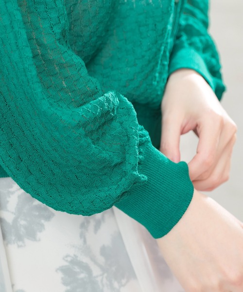 Honeys(ハニーズ)の「シアーVネックカーディガン(カーディガン/ボレロ・レディース・ベージュ/ブラック/グリーン/ホワイト・LL/L/M/S)」の5枚目の写真