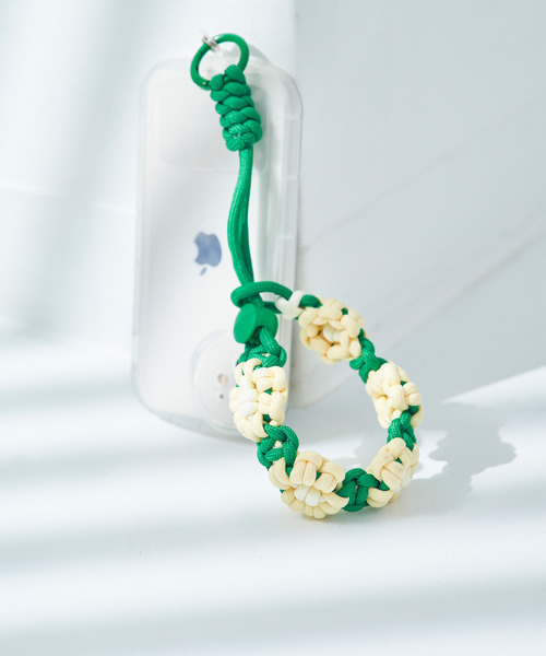 macaroni edge(マカロニエッジ)の「〈macaroni edge/マカロニエッジ〉花編み スマホストラップ(スマホグッズ・レディース・ピンク系/イエロー×グリーン/ブルーグリーン/グリーン×ピンク/ブラック×グレー/ベージュ・ONE SIZE)」の5枚目の写真