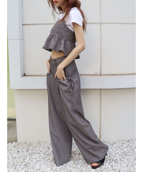 EVRIS（エヴリス）の「ピンストライプペプラムビスチェ【セットアップ着用可能】（キャミソール・レディース・ブルー/グレー/ブラック・FREE）」の15枚目の写真