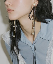 J1U by LA BELLE ETUDE | ロングリボン×チェーン×パールデザインピアス(ピアス（両耳用）)
