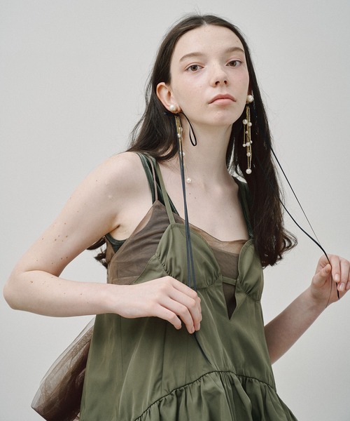 J1U by LA BELLE ETUDE（ジユウバイラベルエチュード）の「ロングリボン×チェーン×パールデザインピアス（ピアス（両耳用）・レディース・ホワイト/ブラック・FREE）」の14枚目の写真