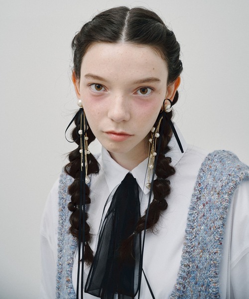 J1U by LA BELLE ETUDE（ジユウバイラベルエチュード）の「ロングリボン×チェーン×パールデザインピアス（ピアス（両耳用）・レディース・ホワイト/ブラック・FREE）」の8枚目の写真