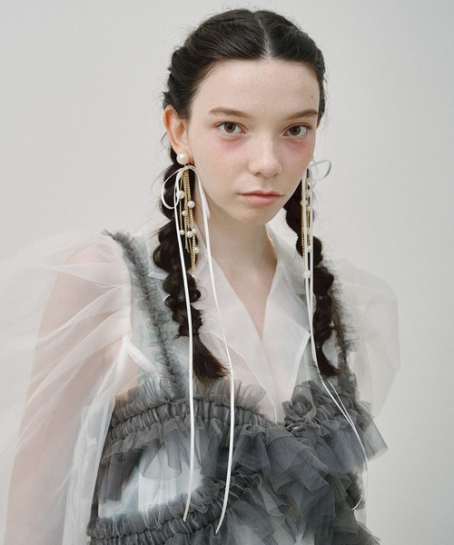 J1U by LA BELLE ETUDE（ジユウバイラベルエチュード）の「ロングリボン×チェーン×パールデザインピアス（ピアス（両耳用）・レディース・ホワイト/ブラック・FREE）」の19枚目の写真