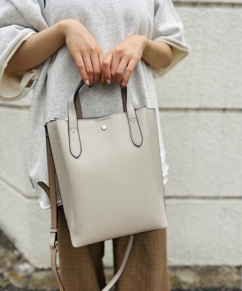 Legato Largo（レガートラルゴ）の「Legato Largo / かるいかばん　縦型２ＷＡＹトート / LG-P0117（トートバッグ・レディース・ブラック/アイボリー/オリーブ/ライトブルー/ベージュ/ラベンダー/イエロー/キャメル/ベージュ系その他・ONESIZE）」の3枚目の写真